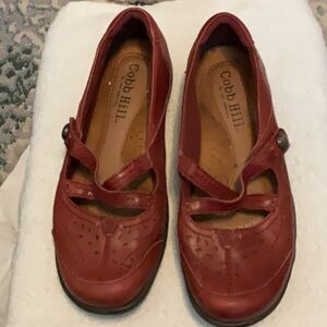 P310. Cobb Hill by New Balance Red Crossover Mary-Janes |7